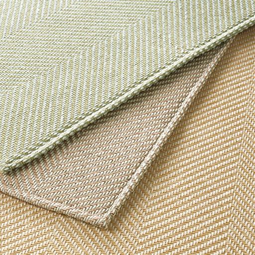 (上から)グリーン・ブラウン・ベージュ<br>優しい色合いと織りで表現したヘリンボーン柄。