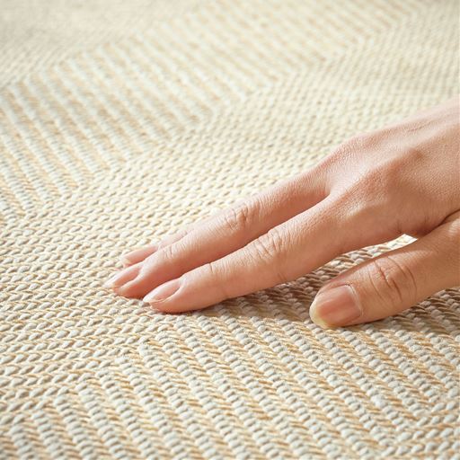 さらっと気持ちいい肌ざわり。ウレタン入りで踏み心地もふっくら。