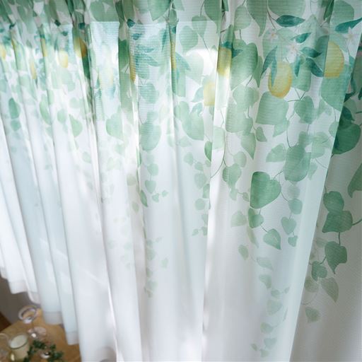 B (レモンリーフ) 幅100×丈133cm(2枚組)<br>爽風を誘うボタニカルリーフデザイン。