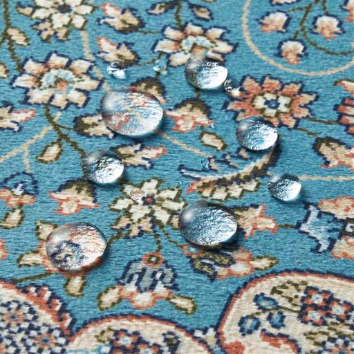 はっ水加工を施しているので、濡れてもサッと拭き取れてお手入れ簡単です。