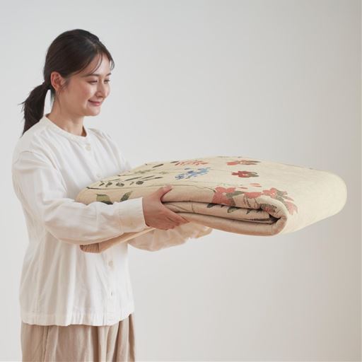 軽くて扱いやすく、コンパクトにたためて収納しやすい。