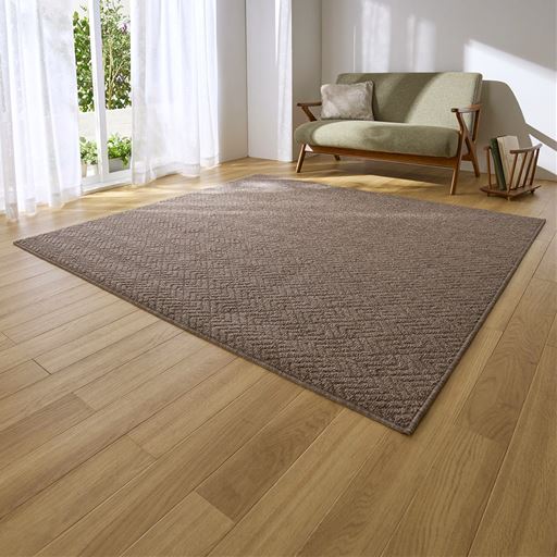 ブラウン<br>小さめのサイズはラグ使いも。