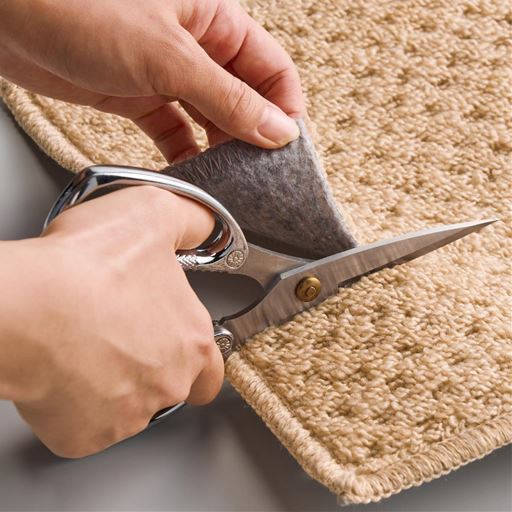 ハサミやカッターを使って簡単にお好みのサイズにカットできます。