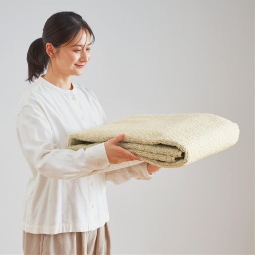 軽くてコンパクトに折りたためます。