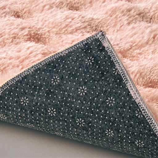 裏面はすべりにくい加工でズレにくい。