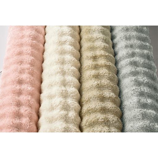 (左から)ピンク・アイボリー・ベージュ・グレー