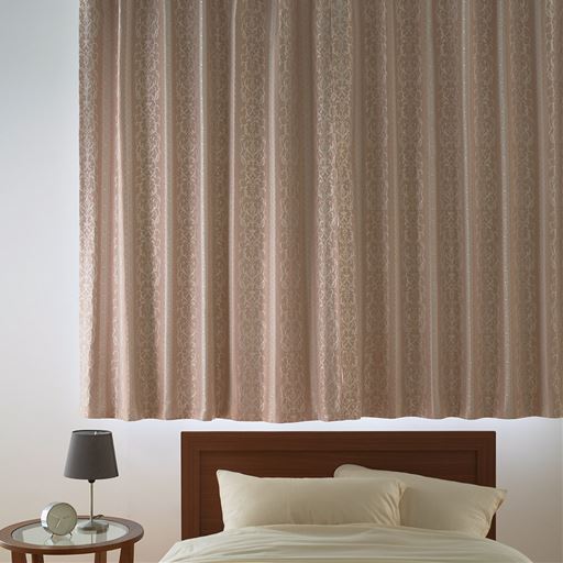 ライトピンク<br>中央耳縫い部分にマグネット入りで光漏れをカット。