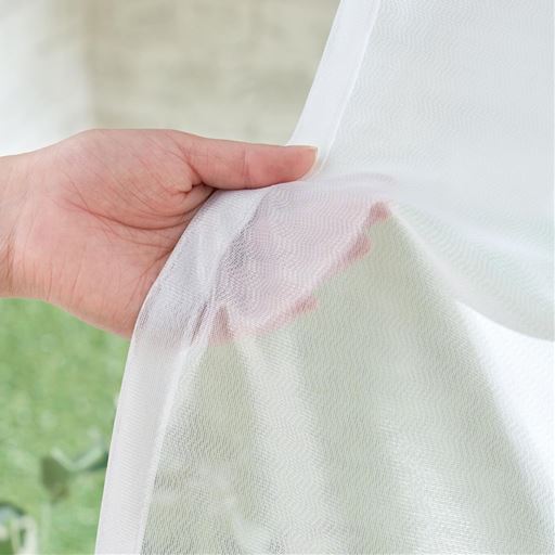 外の景色が楽しめる透け感。