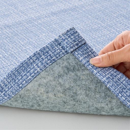 裏面は床を傷つけない不織布貼り。