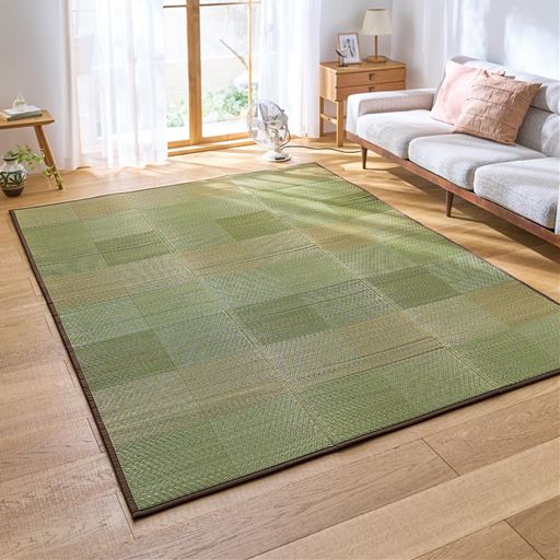 ブラウン系(横250×縦190cm)<br>寝転んで心地いい! ふっくらい草ラグです。