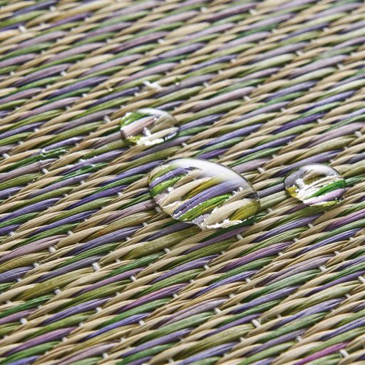 はっ水加工でお手入れしやすい!