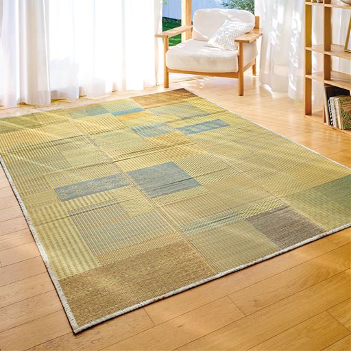 ブラウン系(横240×縦180cm) <br>い草の調湿効果と抗菌防臭効果で蒸れずに爽快。ふっくらとした踏み心地も気持ちいい。