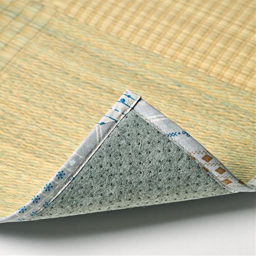 裏面にすべりにくい加工でズレにくい。