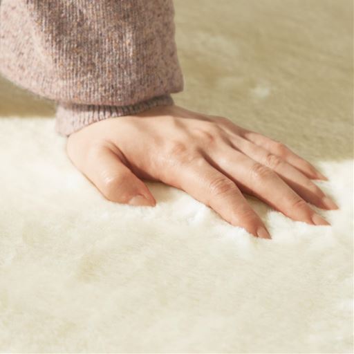 アイボリー<br>ふんわりやわらかな肌ごこち。