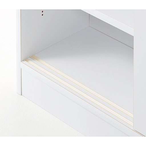 ホワイト<br>樹脂製レールで、引き戸の開閉もスムーズ。