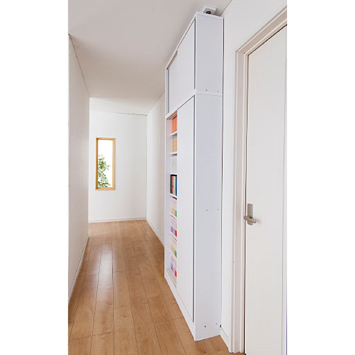 ホワイト (上から) B (奥行21/上置き幅90cm)・D (奥行21/本体幅90cm)<br>奥行21cmタイプなら、廊下などの狭いスペースにも設置できます。