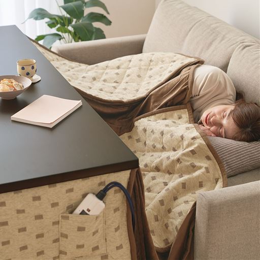 ダークブラウン E(150×90cm)<br>ソファと合わせてほっこりくつろぎタイム。