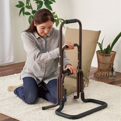 ダークブラウン<br>取っ手部分にやわらかいクッション付き。