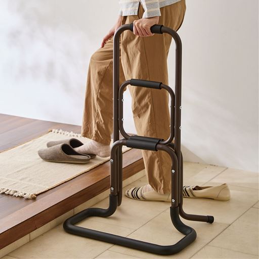 玄関での上り下りに。