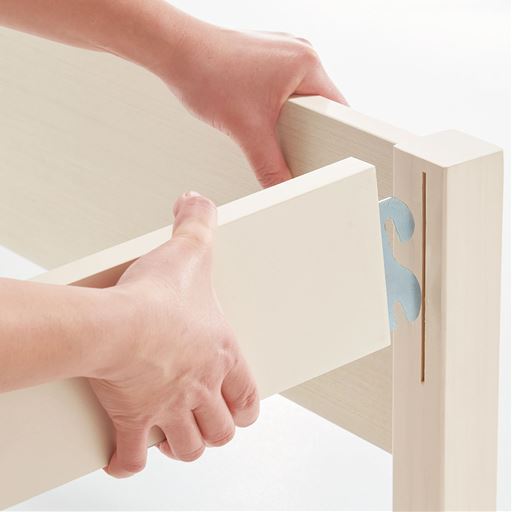 工具なしで引っ掛けるだけ! 組み立て簡単。