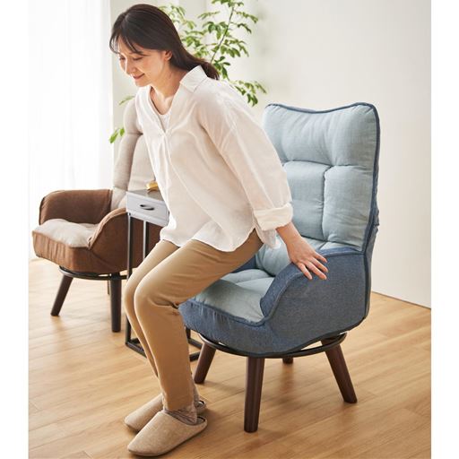 グレー<br>ほどよい高さで立ち上がりがラク! 360度回転式のハイバックチェアです。