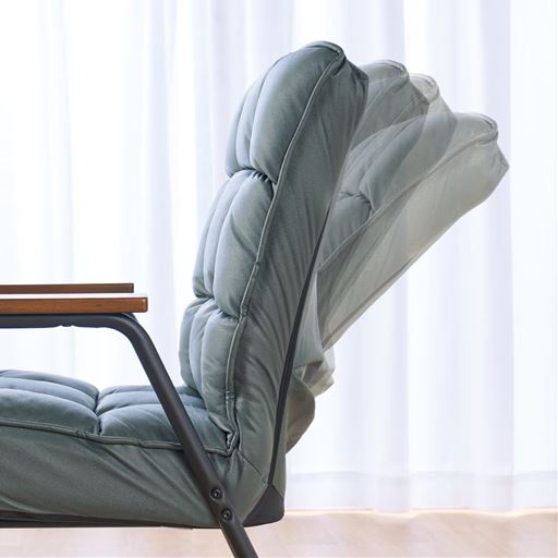 6段階リクライニング<br>背もたれの角度をお好みのくつろぎ姿勢に調節可能。