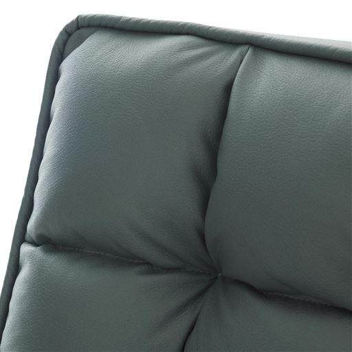 肌ざわりのいいレザー風生地