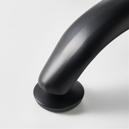 アジャスター<br>動かさずに作業したいときは固定脚に付け替えできます。