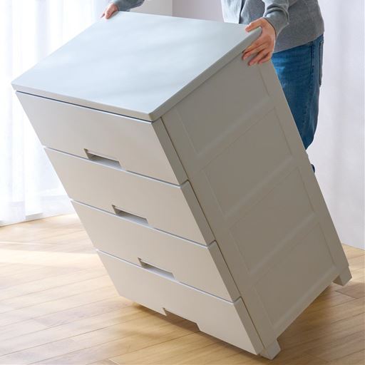 引き出しが飛び出さないロック仕様。地震対策にも。