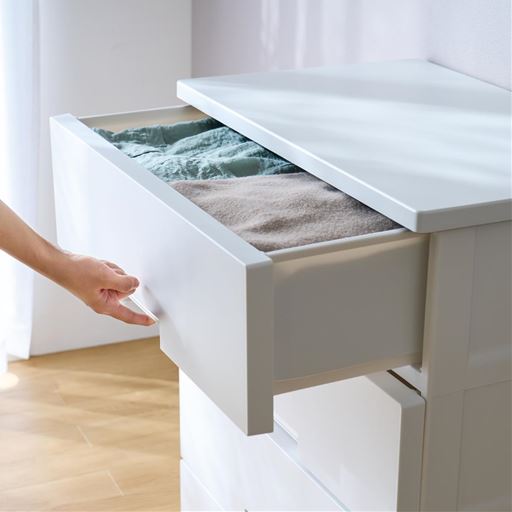 たっぷり収納しても軽い力でスムーズに引き出せます。