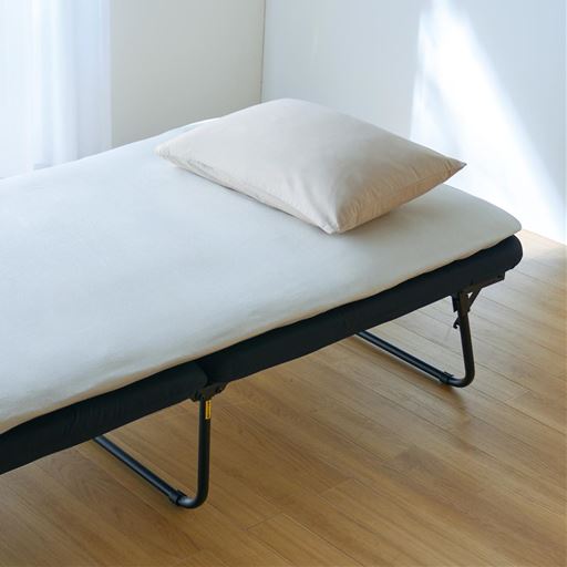 お使いの敷き布団を敷いてもOK!