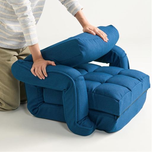 一瞬でコンパクトに。パタンとたたむだけ!