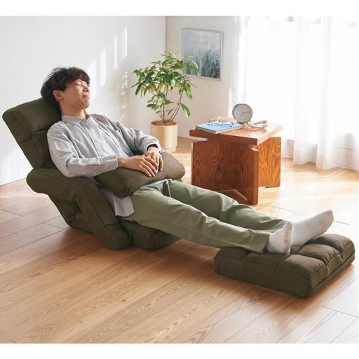 ブラウン<br>脚部はファスナーで切り離してオットマンとしても。