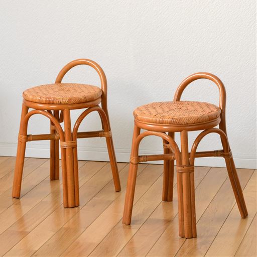 ナチュラル<br>1脚 約2kgなので持ち運びラクラク。お好みの場所で使えます。