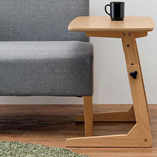 ナチュラル A (幅65cm)<br>ソファの下に差し込め、近くに引き寄せられるコの字型。