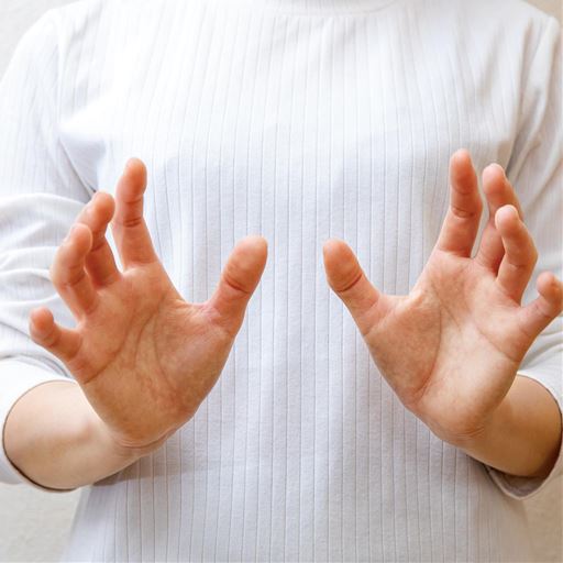 魔法の手サポートクッション<br>腰を押し出し伸ばしてくれるので自然なS字カーブへと導きます。