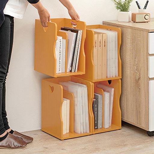 ライトブラウン<br>欲しい場所に欲しいだけ! 重ねて並べて収納上手なスタッキングブックスタンドです。