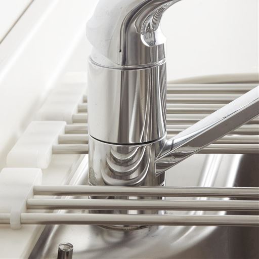 蛇口を除けて設置できます