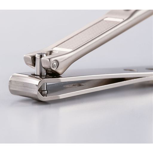 押したときにぴったりと刃が合わさり、すき間ができません。これが切れ味の良さの秘密!