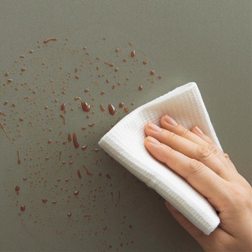 油汚れも拭いて落とせる!<br>フッ素樹脂加工でお手入れ楽々!