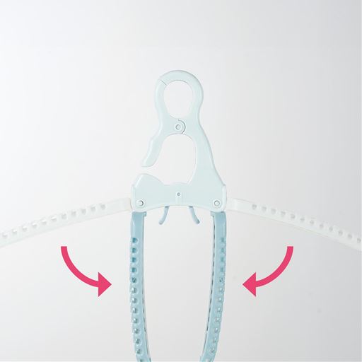 中央のつまみを押せば掛けていた服がスルッ