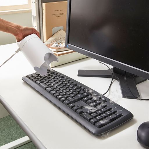 吹き出しアダプターを付けてスイッチを切り替えると、ブロアーにもなります。お掃除に活躍!