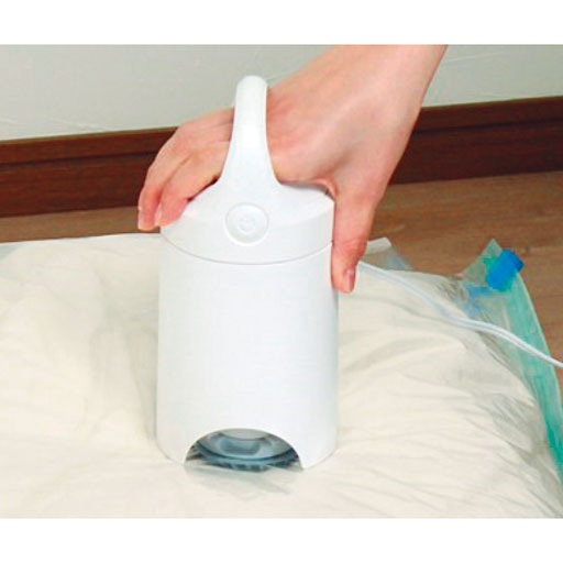 手にフィットする形状で持ちやすく、サイズもコンパクトだから収納場所にも困りません。