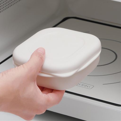 フタをしたまま電子レンジで加熱できる!