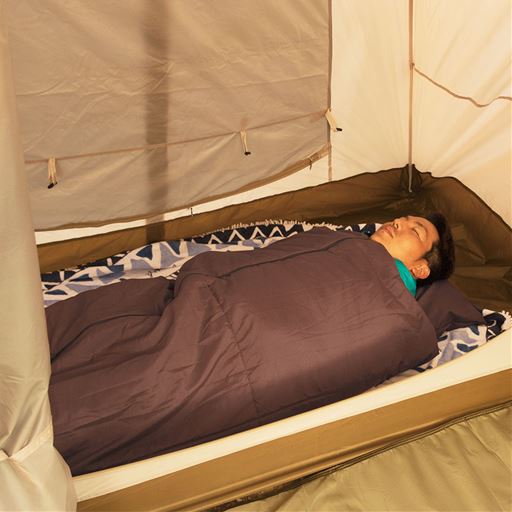 アウトドアで寝袋として。