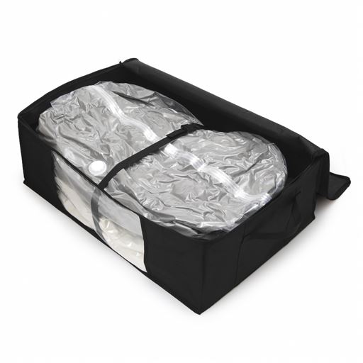 掃除機で吸引すればぺったんこ! 収納袋と一体型だからそのまま押し入れにしまえます。