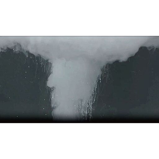 パワーの秘密は超高濃度酸素と2種の酵素。水でも簡単に溶けて一気に発泡し、雑菌や汚れに働きかけます(塩素・界面活性剤・石けん・アルコール・香料不使用)。