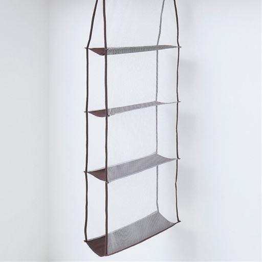 両サイドがメッシュ仕様なので、通気性がよく見やすいのでバッグ選びもラクラク。