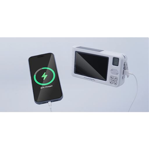 スマートフォンや携帯電話を充電できるので、緊急時にもモバイルバッテリーとして活躍します。