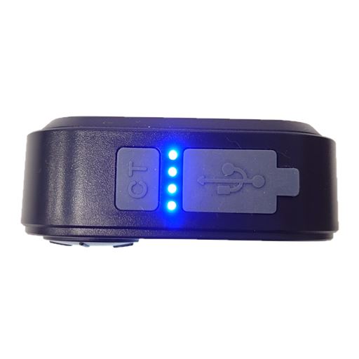 フル充電になると青いランプが4つ全て点灯します。